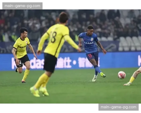 上海申花主场战胜上海海港 马纳法右路精准传中助攻